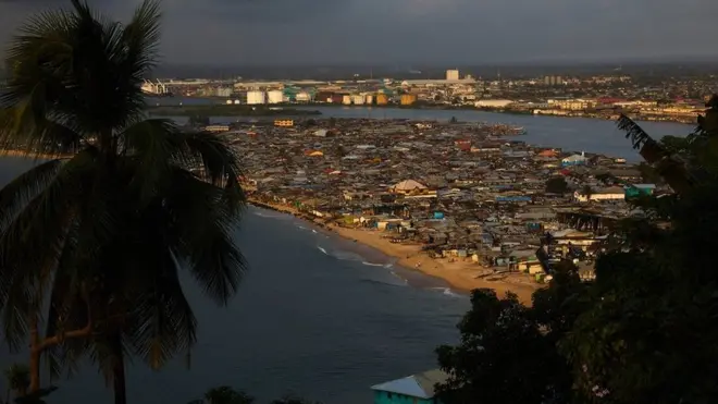 Suura asiin gadii West Poyint, Monoroviyaa, Laayiberiyaatti ka'e.