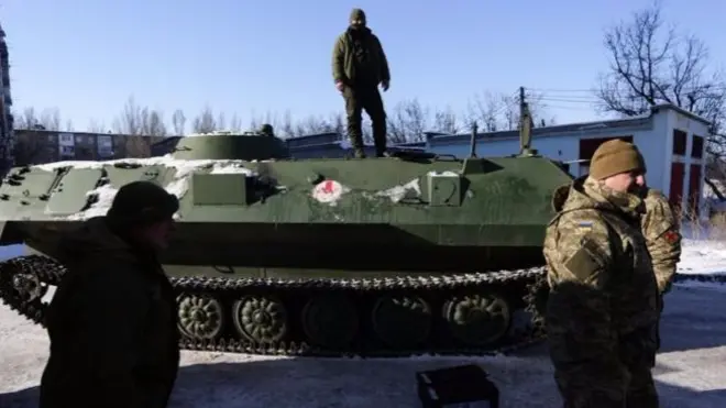 Тараптар Донбасста кырдаал курчуп баратканын билдирип жатышат.