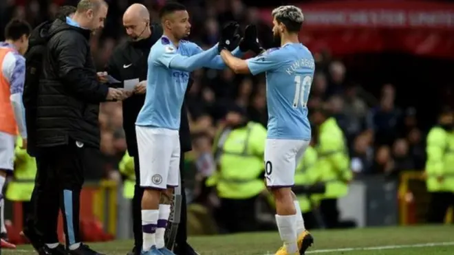 تبديل لاعبين من فريق مانشستر سيتي في الدوري الإنجليزي