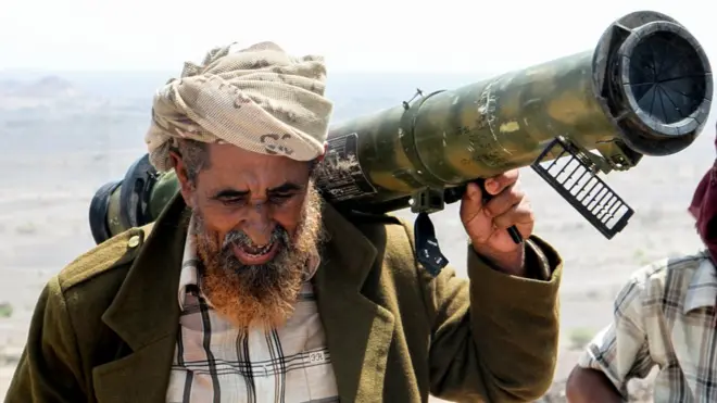 يقول الحوثيون إنهم استهدفوا مدمرة سعودية