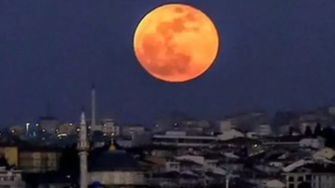 ترکی میں چاند گرہن کا منظر