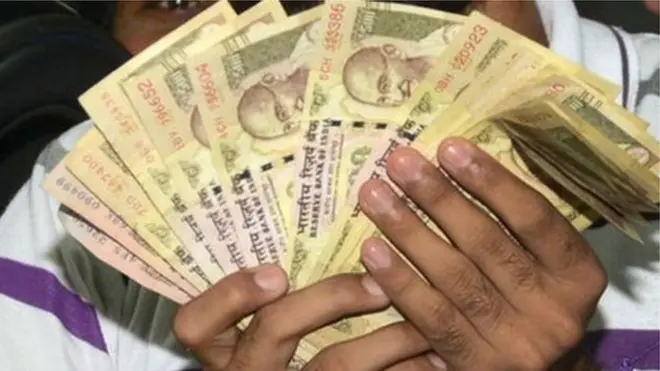 Ấn Độ thu lại tờ 500 và 1000 rupee.