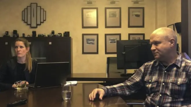 Олег Пулатов і його нідерландські адвокати під час особистої зустрічі в Росії