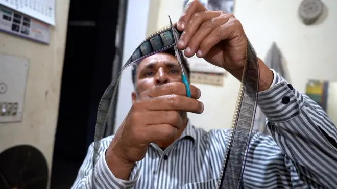 29 برس تک راولپنڈی کے سنیما گھروں میں پروجیکشنسٹ کی ذمہ داری نبھانے والے مظہر خان