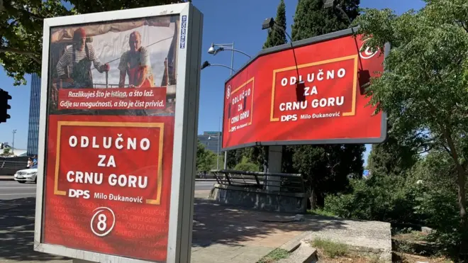 Bilbordi u celoj Crnoj Gori prekriveni su političkim porukama - gotovo da nema mesta za bilo kakve druge oglase