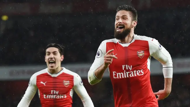 جيرو يحتفل بهدفه