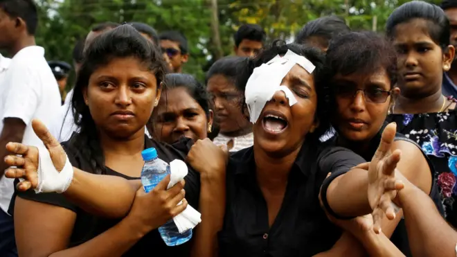 हमले में अपने पति और दो बच्चों को खोनेवाली एक महिला