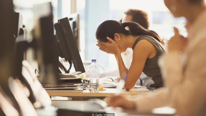 Kebanyakan dari ini mengatasi peningkatan beban kerja dengan lembur. Tetapi apakah kerja lebih sedikit adalah kunci bagi terselesaikannya lebih banyak hal?