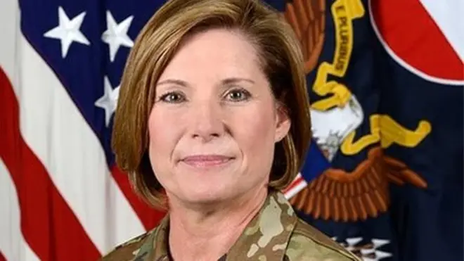 พล.ท.ลอรา ริชาร์ดสัน เป็นผู้หญิงคนแรกที่ได้ทำหน้าที่รักษาการผู้บัญชาการกองทัพบกสหรัฐฯ