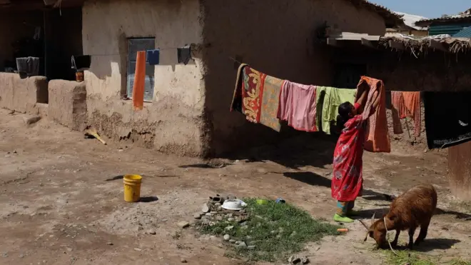 Согласно данным Всемирного банка, за чертой бедности в Таджикистане живут более 30% населения страны.