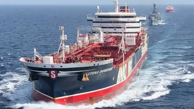 ایران کے حوالے سے کشیدگی میں اضافہ گذشتہ برس اس وقت ہونا شروع ہوا تھا جب امریکہ نے جوہری معاہدے سے دستبردار ہونے کا اعلان کرتے ہوئے ایران پر نئی پابندیوں کا اطلاق کیا تھا۔