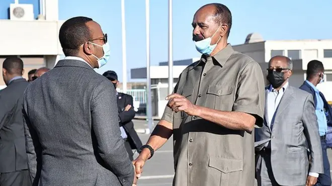 ፕሬዝደንት ኢሳያስ ጠቅላይ ሚኒስትር ዐቢይን ሲሸኙ