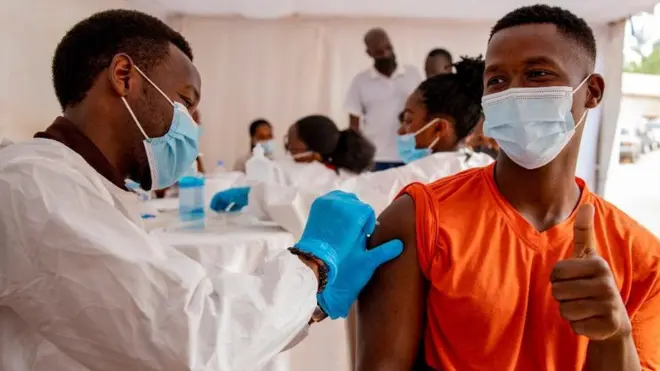 Umusore urimo gukingirwa i Kigali, ku itariki ya 23/8/2021