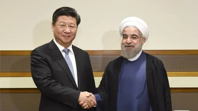 评论说，中国就能决定美国对伊朗或朝鲜制裁的成败，中国有实力可以不理睬（美国）单边制裁，为伊朗提供了重要的生命线（习近平会见伊朗总统鲁哈尼，2015年）。