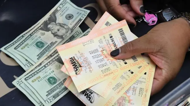 Tantangan setelah memenangkan lotre triliunan rupiah tak semudah yang dipikirkan kebanyakan orang. Sang pemenang bahkan menanggung resiko jatuh miskin.