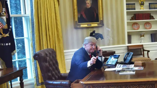 Presiden Trump mewujudkan janji kampanyenya dengan larangan sementara imigran dari tujuh negara berpenduduk mayoritas umat Islam.