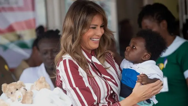 Melania Trump bụ nwunye Donald Trump ku nwata oge ọ bịara njem nleta n'Afrịka