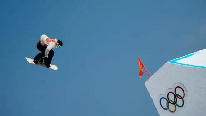 개막을 하루 앞둔 8일 열린 스노우보드 슬로프스타일 경기