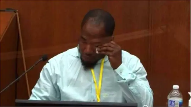 Donald Williams olay sırasında polis acil yardım hattını arayarak polisi şikayet etmişti