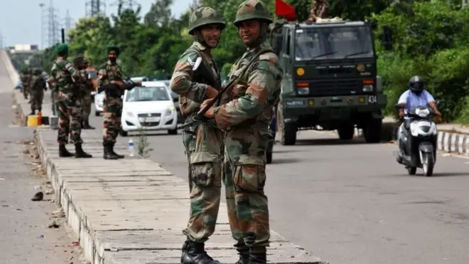 وُضِع الجنود في حالة تأهب قصوى للتعامل مع حالات الشغب