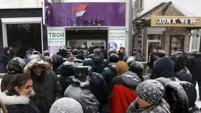 Черга за картками мобільного оператора "Фенікс"