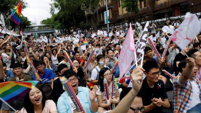台湾社会高度关注这起释宪案，下午四点释宪判决宣布，反应热烈。
