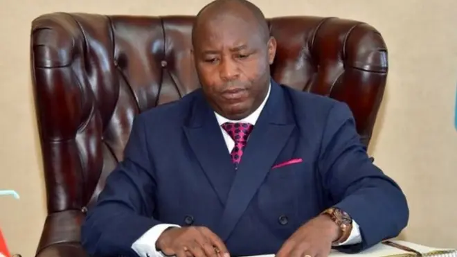 Perezida Evariste Ndayishimiye avuga ko hari abakora ibibi bagaca bahungira mu Rwanda
