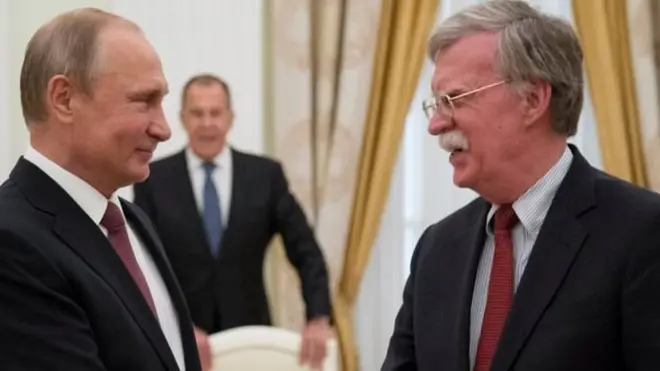 व्लादीमिर पुतिन और अमरीका के राष्ट्रीय सुरक्षा सलाहकार जॉन बोल्टन