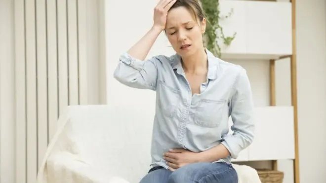 소화불량은 심한 경우 구토와 두통을 동반할 수 있다