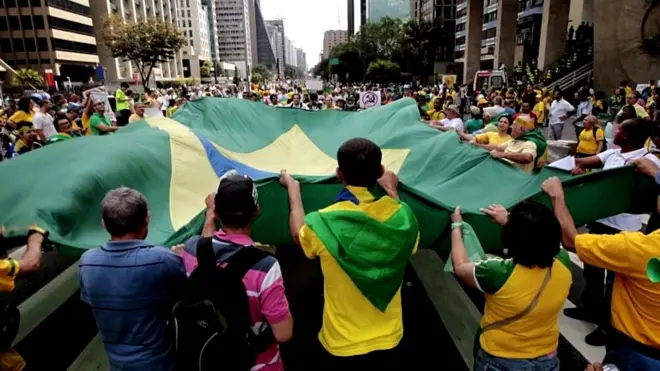 Para especialistas, encolhimento da esquerda seria resultado da crise econômica na gestão petista e escândaloscasa de aposta que dão bônuscorrupção