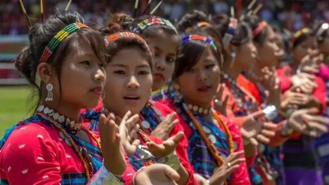 فتيات في مناسبة فنية