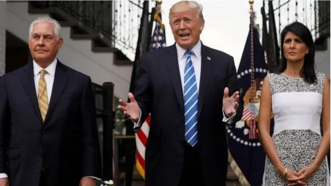 Tổng thống Trump và Ngoại trưởng Rex Tillerson cùng Đại sứ Mỹ tại Liên Hiệp Quốc Nikki Haley ở sân golf Bedminster