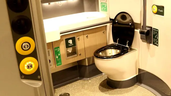 Туалет в поезде