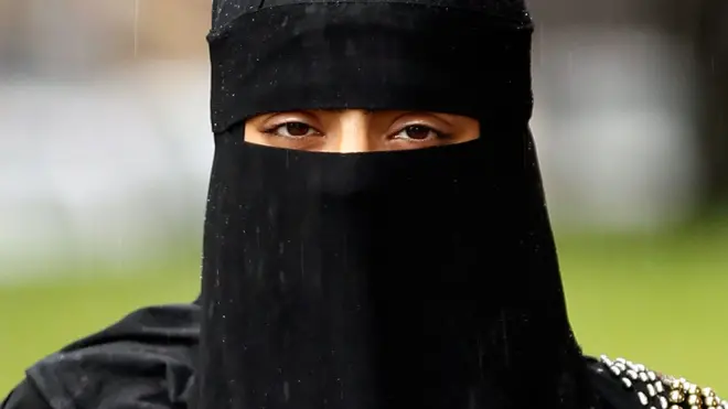 женщина в никабе