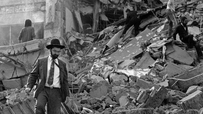 بمب‌گذاری انجمن متقابل اسرائیلیان و آرژانتین (آمیا) در بوئنوس آیرس ۸۵ کشته بر جای گذاشت