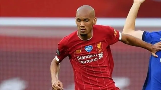 قالت الشرطة إن قطع مجوهرات وسيارة أودي آر سي 6 سُرقت خلال الحادثة