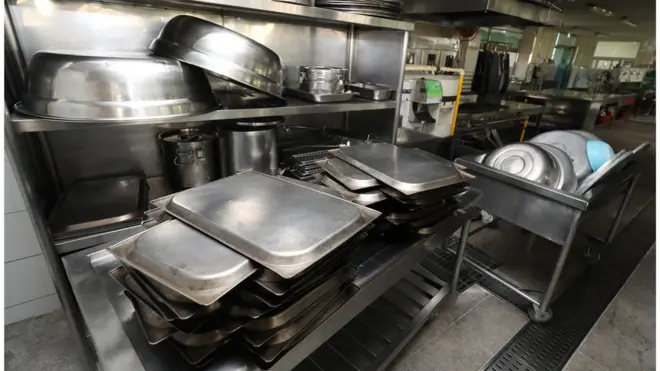 텅 빈 학교 급식 조리실