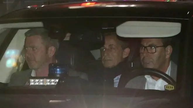 ساركوزي يواجه تهمتين في قضية القذافي