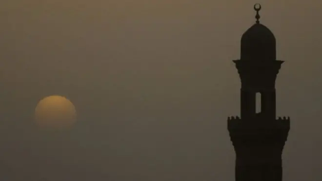 قال أبو ردينة إن "منع الآذان عبر مكبرات الصوت من قبل الاسرائيليين، سيجر المنطقة إلى كوراث"