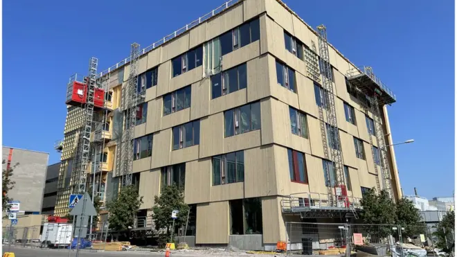 La escuela es parte del objetivo de Finlandia de usar más madera en la construcción.