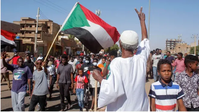 محتجون سودانيون