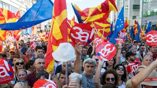 В Македонии большинство - за НАТО и ЕС. Демонстрация в 2018 году