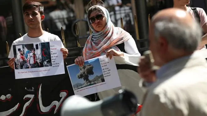 له اروپا د کډوالو شړلو لړۍ "زرګونه افغانان د مرګ خطر ته استوي"