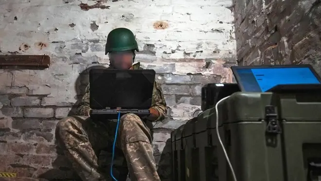 Les unités de guerre électronique ukrainiennes mènent des combats invisibles contre les Russes.
