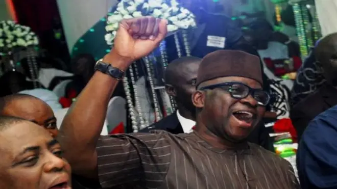 Di local council chairmen wey dey sue Nigeria come from Ekiti State, and dis dia governor Ayodele Fayose dey among those wey no dey keep quiet about President Muhammadu Buhari government.