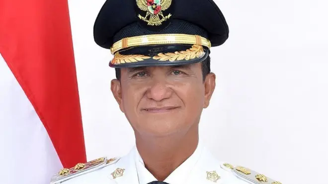 Wakil Bupati Kepulauan Sangihe Helmud Hontong, 58 tahun, adalah kritikus vokal yang menolak proyek tambang emas di Pulau Sangihe.