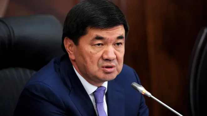 Абулгазиев мурунку өкмөт башчы Сапар Исаковдун отставкасынан кийин премьер-министрликке келди