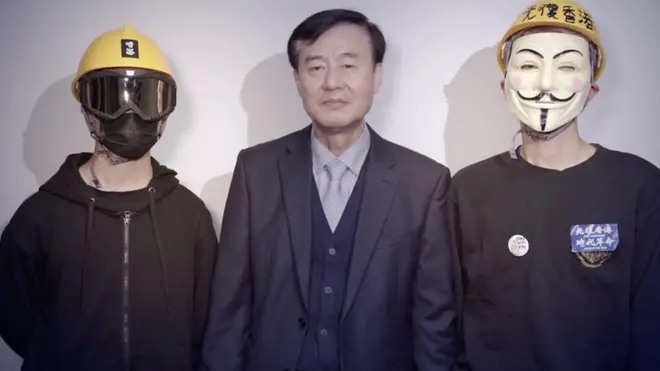 이경남 목사(가운데)와 홍콩 시위 참가 청년들