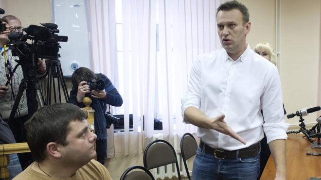 Алексей Навальный и Петр Офицеров в суде на повторном "деле Кировлеса"
