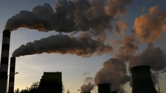 फ़ैक्ट्री से निकलता धुआं